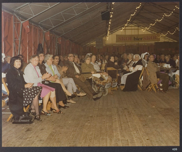 WAT001019499 Ter gelegenheid van het 650 jaar bestaan van Landsmeer was er op zaterdagavond 30 mei 1976 een openingsbal ...