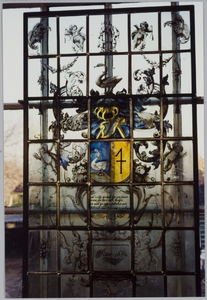 WAT001019727 Gebrandschilderd glas aan de noordmuur. oostzijde (in de N.H. Kerk). Tekst: Och, dat die werelt hem eens ...