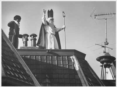 WAT003000298 Sinterklaas op dak
