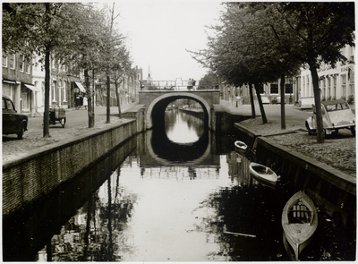 WAT003001252 De Dam, rechts op de foto het Dam Hotel