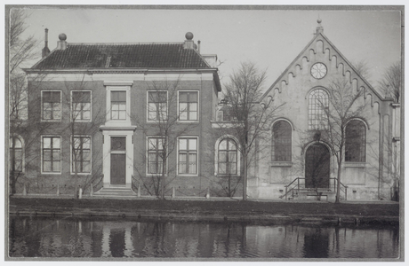 WAT003001348 Hervormde kapel, Nieuwehaven 24, voorgevel gebouw en voorgevel kapel