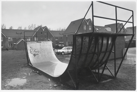 WAT003002863 Foto: de skateboordbaan bij buurtcentrum De Bolder zorgde binnen twee weken na opening al voor veel onrust ...