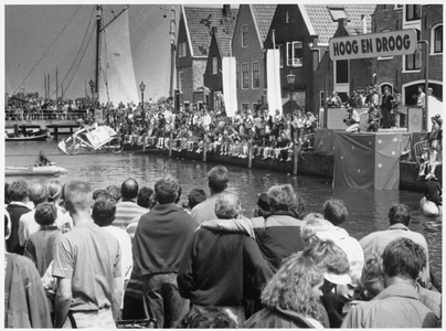 WAT003002888 De brandweer van Monnickendam heeft op zaterdag 24 juli 1993 tijdens de opnamen van het Tros- ...