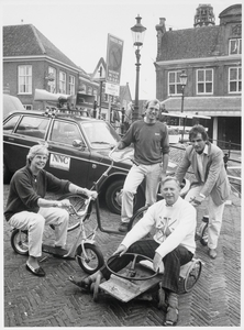 WAT003002915 De vier Monnickendamse prominenten maakten op dinsdag 12 augustus 1986 er een spannende wedstrijd van. VVV ...