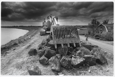 WAT003002952 De Katwouder Zeedijk tussen Volendam en Katwoude kreeg een stevige opknapbeurt.Foto: De ...