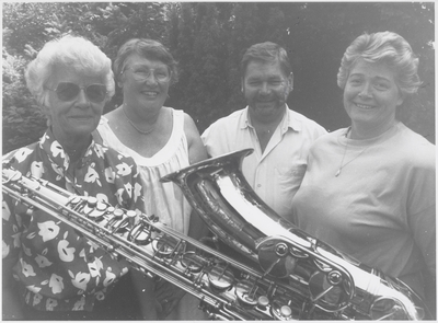 WAT003003325 Honderd jarig bestaan Muziekvereniging Amicitia te Landsmeer. Foto: De jubileumcommissie van de 100-jarige ...