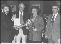 WAT003003577 60 jarig lidmaatschap van de heer R.Rijswijk bij muziekvereniging Amicitia in Landsmeer.De jubilaris kreeg ...