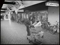 WAT003003651 Foto: uitbreiding van de Albert Heijn in het winkelcentrum te Landsmeer.( informatie uit de NNC van ...