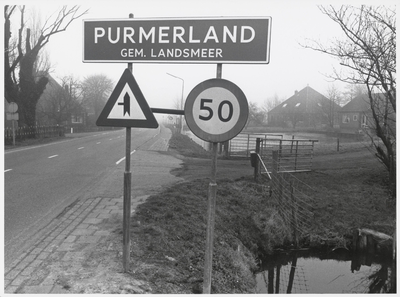 WAT003003876 Gemeentebord Purmerland.Met links en rechts een stolpboerderij.