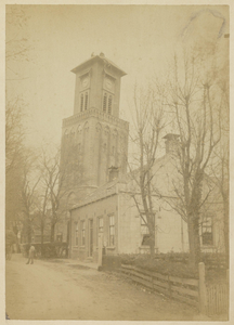 WAT003003877 Het slopen van de markante toren van de Nederlands-hervormde kerk van Purmerland is in 1893 in volle gang. ...