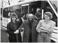 WAT003004086 Lachende gezichten bij bewoners en personeel van bejaardenhuis de Ilpenhof in Ilpendam. Zaterdag 3 ...