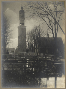 WAT003004298 Beschuittoren te Wormer afgebroken in 1896. In de tijd dat Wormer bruiste dankzij de vele ...