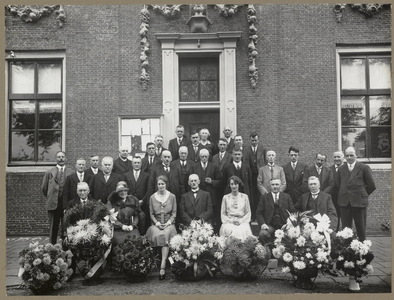 WAT003004423 Foto: Zilveren raadslidmaatschap van wethouder D.Louw op 5 september 1930.Foto v.l.n.r zittend; ...