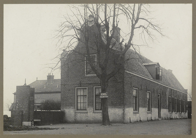 WAT003004746 Uit 1759 gedateerd schoolgebouw, kruising Purmerenderweg, gesloopt in 1936
