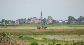 WAT120002583 De gemeente Wormer gezien vanuit de droogmakerij ‘Engewormer’ in noordoostelijke richting in juni 2010. In ...