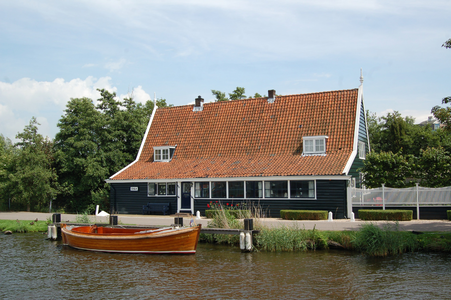 WAT120002600 Pakhuis Riga. Zaadpakhuis Riga was onderdeel van de stoomoliefabriek De Liefde. Het driebeukige pakhuis ...