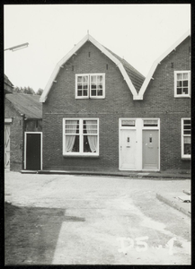 WAT050000598 Panden aan de Niesenoortsburgwal tussen Niesenoort en Bloemendaal. Fotoverkenning Binnenstad 1964-1965, nr. D5-1