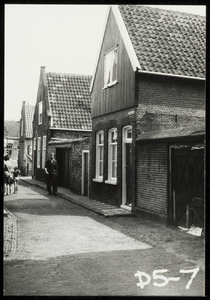WAT050000604 Panden aan het Niesenoort, oostzijde. Fotoverkenning Binnenstad 1964-1965, nr. D5-7
