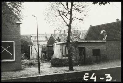 WAT050000640 Open terrein aan het Zonnepad, richting Schoolstraat. Fotoverkenning Binnenstad 1964-1965, nr. E4-3