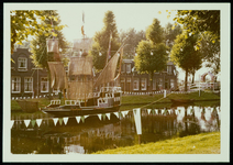 WAT050001391 Historisch vaartuig in de Nieuwe Zijds Burgwal ter gelegenheid van de feestelijkheden ter herdenking van ...