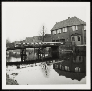 WAT050000154 Zeepziederijbrug met door jeugd vernielde leuning (Sint Maarten 1972?)