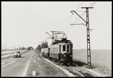 WAT050000345 NZH-tram ter hoogte van de Hoge Dijk/Lage Dijk in Katwoude