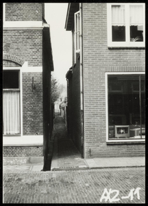 WAT050000435 Ingang van de Derde Molensteeg vanaf het Noordeinde. Fotoverkenning Binnenstad 1964-1965, nr. A2-11