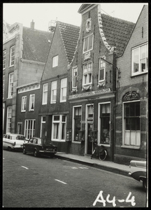 WAT050000454 Panden aan het Noordeinde tussen de Molenstraat en de Kerkstraat. Fotoverkenning Binnenstad 1964-1965, nr. A4-4