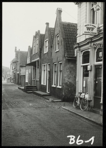 WAT050000533 Panden aan de Havenstraat tussen de Brugstraat en de Nieuwe Steeg. Fotoverkenning Binnenstad 1964-1965, nr. B6-1