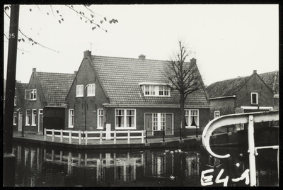 WAT050000638 Panden aan de Fluwelen Burgwal, hoek Zonnepad. Fotoverkenning Binnenstad 1964-1965, nr. E4-1