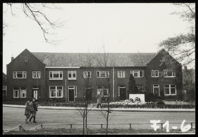 WAT050000657 Panden aan de Zarken, westzijde. Fotoverkenning Binnenstad 1964-1965, nr. F1-6