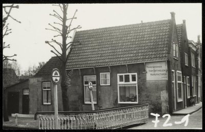 WAT050000668 Panden aan de Lindegracht, hoek de Zarken. Fotoverkenning Binnenstad 1964-1965, nr. F2-1