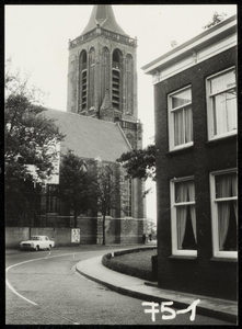WAT050000689 Gezicht op de Grote Kerk vanaf de Zarken. Fotoverkenning Binnenstad 1964-1965, nr. F5-1