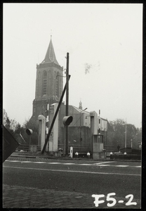 WAT050000690 Gezicht op de Grote Kerk vanaf de overkant van de Zesstedenvaart. Fotoverkenning Binnenstad 1964-1965, nr. F5-2