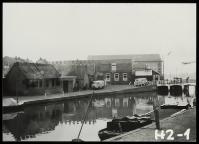 WAT050000739 Panden aan de Haven, gezien in de richting van de Lange Brug. Fotoverkenning Binnenstad 1964-1965, nr. H2-1