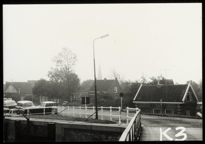 WAT050000743 Gezicht op het Noordeinde vanaf de Grafelijkheidssluis. Fotoverkenning Binnenstad 1964-1965, nr. K3