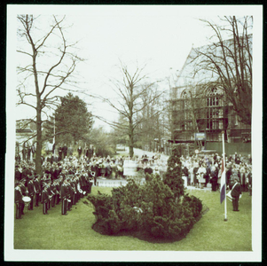 WAT050000893 Dodenherdenking bij de Grote Kerk