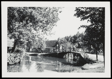 WAT050001001 Gezicht op de Looiersbrug en het Bloemendaal