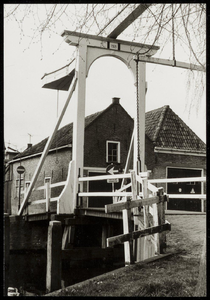 WAT050001168 De Wezenbrug, in oude vorm teruggebracht in 1969