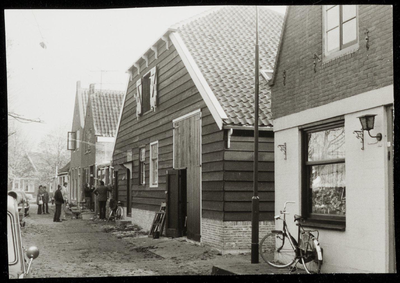 WAT050001175 Bloemendaal tussen Niesenoortsburgwal en Looiersbrug. De boerderij is verbouwd tot woning in 1975