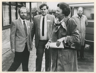 1987-2309 Koningin Beatrix brengt een informeel werkbezoek aan drie opleidingsplaatsen in de Rijndelta. Op de foto een ...