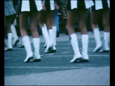 11502BB02357 Oogstfeest Stöppelhaene in Raalte.In volgorde van vertoning:Op Domineeskamp treden de dorsers en bindsters ...