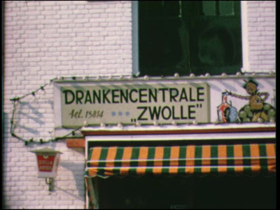 12169BB02443 Familiefilm met opnames van diverse activiteiten van de familie Jansen.Bezoek aan centrum Zwolle in maart ...