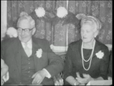 12438BB01893 Een film met beelden van o.a. een feest en een vogelshow van T.T. Kanaria op 19 september, bij 'De Zon' in ...