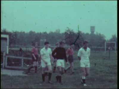 12442BB01897 Een film rond voetbalvereniging SV Hector, 'de greun witt'n' uit Goor., 1958