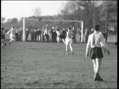 12443BB01898 Een film rond voetbalvereniging SV Hector, 'de greun witt'n' uit Goor, met beelden van diverse ...
