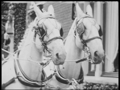 12758BB01922 Samenvatting:Reportage over het huwelijk van mr. P. Timmermans en M.H.L. van Heek op 30 mei 1942 te ...