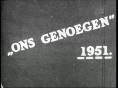 12788BB01953 Leden van biljartclub Ons Genoegen uit Zwolle maken een dagtocht met de bus: wandelen in het bos en ...