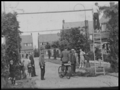 13457BB02574 Samenvatting:Reportage over de bevrijdingsfeesten in Glanerbrug en Enschede.Beschrijving:00.18.48 Mensen ...