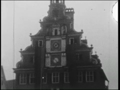13471BB02588 Beelden van een vakantie in Stuttgart en van een dagje weg, o.a. op het station van Mariënberg en in een ...